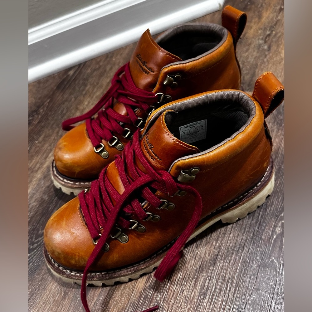 Size 7 Eddie bauer hiking shoes